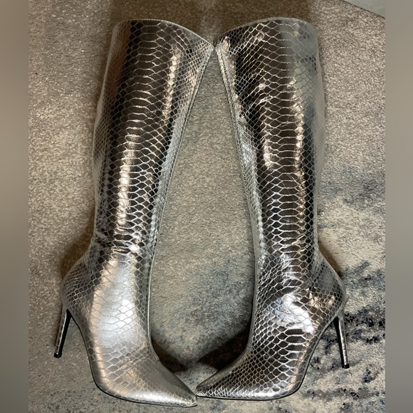 INC International Concepts Rajelp Silver Snake Knee High Boots - Size 7.5 (NIB) - Picture 8 of 16